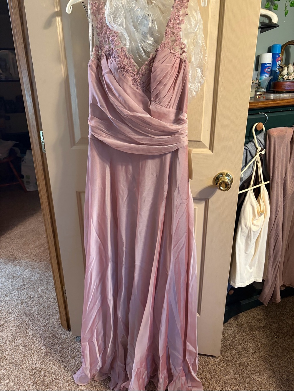 Elegant Lace-Trim V-Neck Evening Gown in Dusty Rose